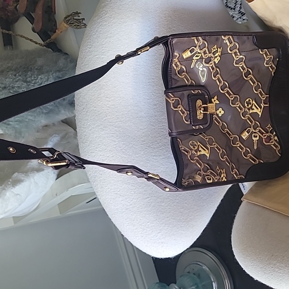 Louis Vuitton Limited Edition Charms Musette Brown Crossbody bag. - Picture 2 of 11